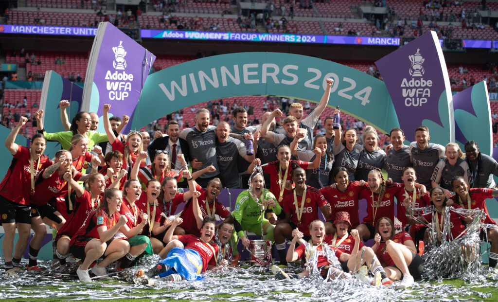The 2023/24 Manchester United team and staff celebrate their first-ever FA Cup championship.