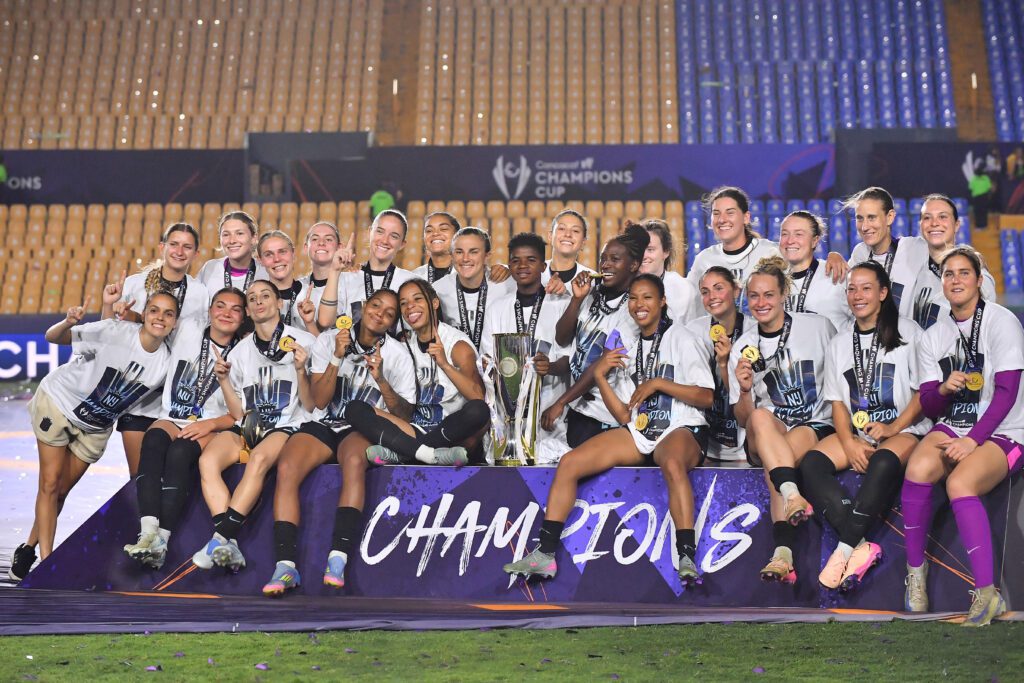 Gotham FC poses with their 2024/25 Concacaf W Champions Cup hardware.