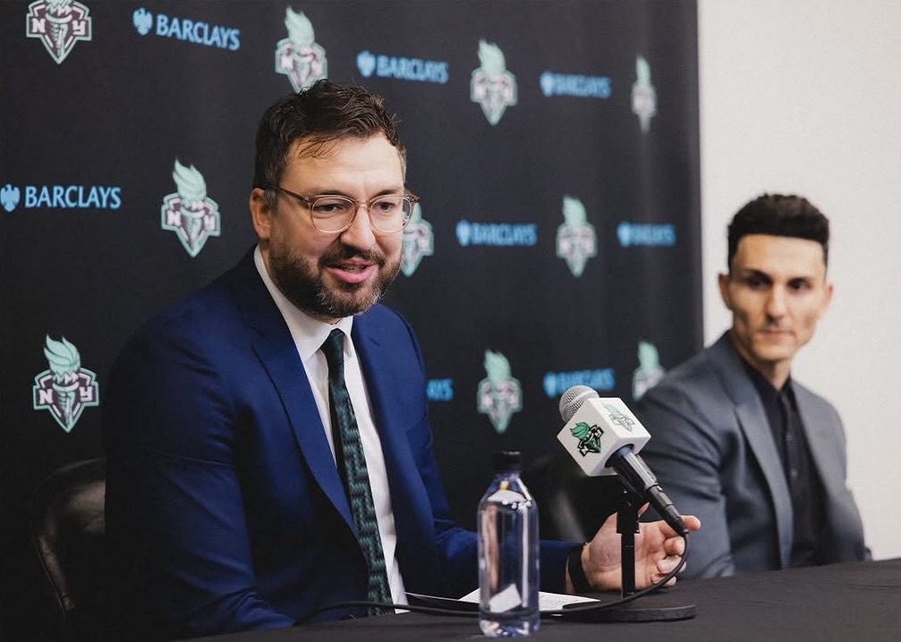 New York Liberty head coach Chris DeMarco and GM Jonathan Kolb speak at a 2025 press conference.