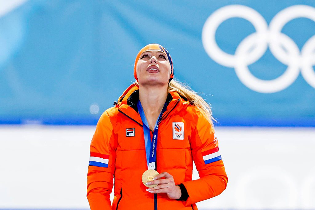 Jutta Leerdam of the Netherlands smiling during the medal ceremony after competing in the Women's 1000m Speed Skating event on day three of the Milano Cortina 2026 Winter Olympics at Milano Speed Skating Stadium on February 9, 2026 in Milan, Italy.